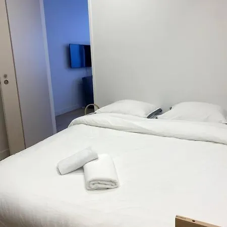 Modern Parisian Flat In Montparnasse Area Lägenhet
