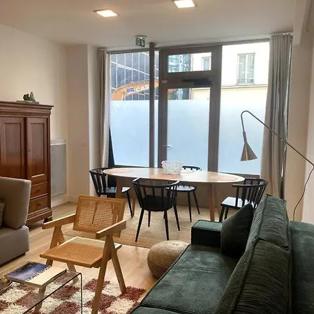 Modern Parisian Flat In Montparnasse Area Paris