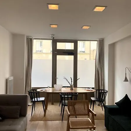 Modern Parisian Flat In Montparnasse Area アパート