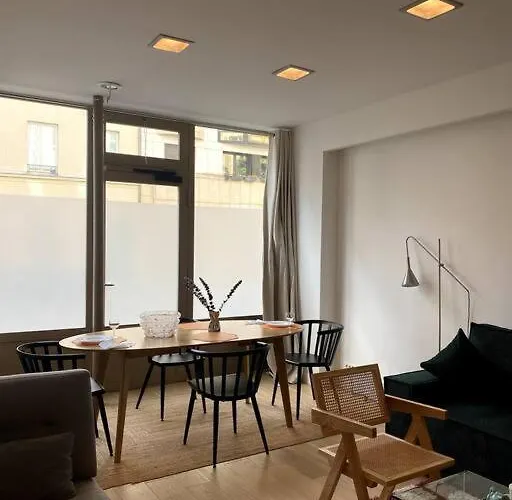 Modern Parisian Flat In Montparnasse Area *