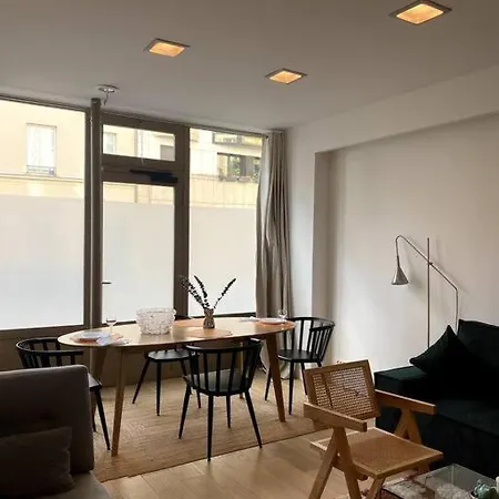 Modern Parisian Flat In Montparnasse Area *