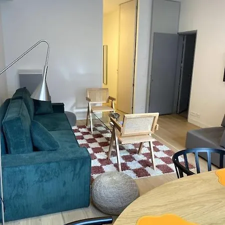 Modern Parisian Flat In Montparnasse Area Paris