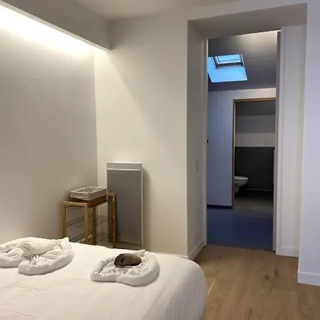 Modern Parisian Flat In Montparnasse Area *