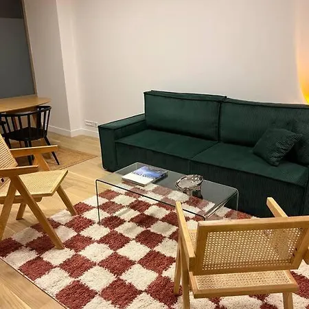 Modern Parisian Flat In Montparnasse Area