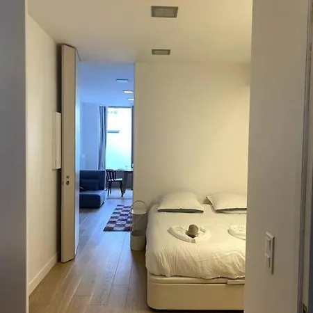 Modern Parisian Flat In Montparnasse Area Paris